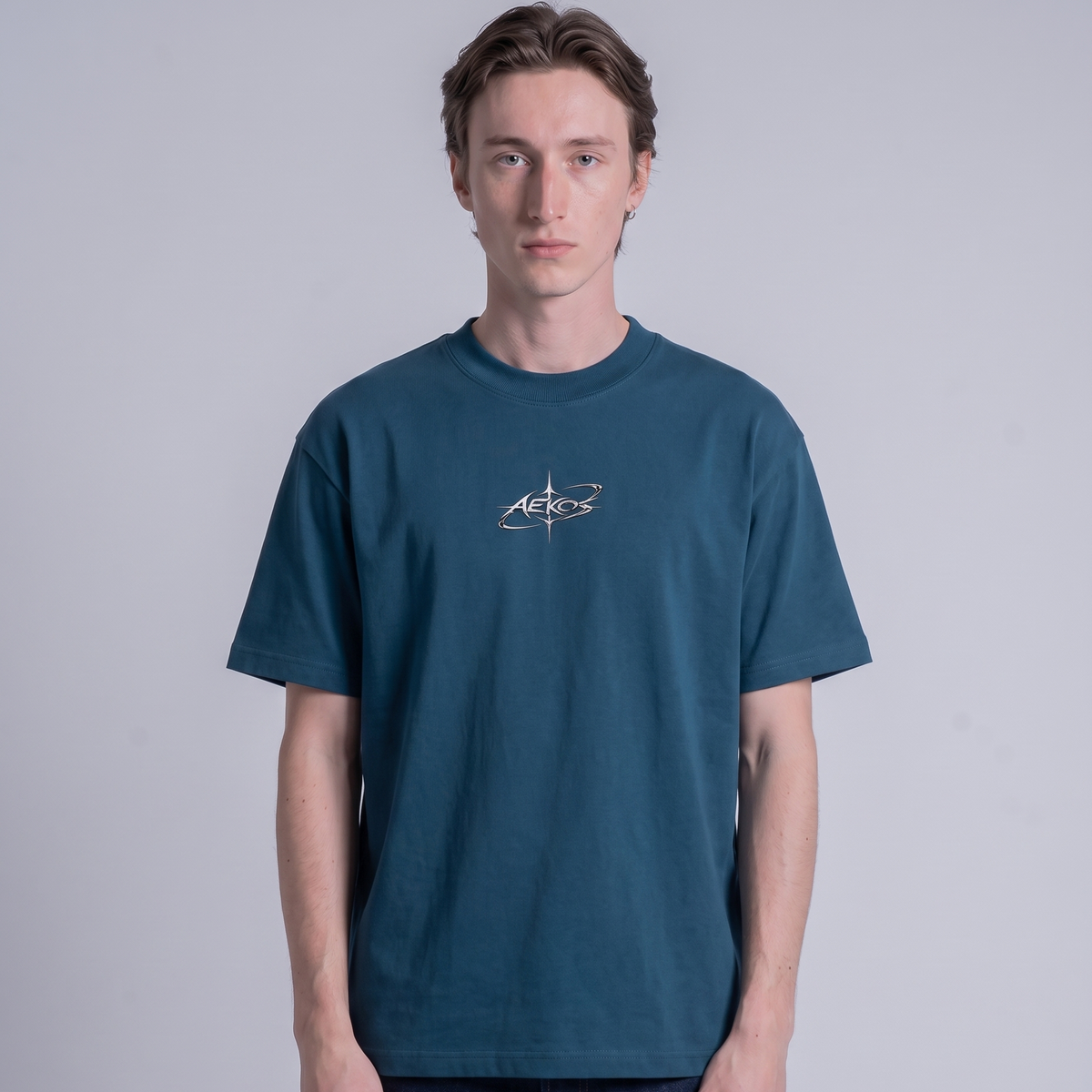 AEKOS ESSENTIALS TEE